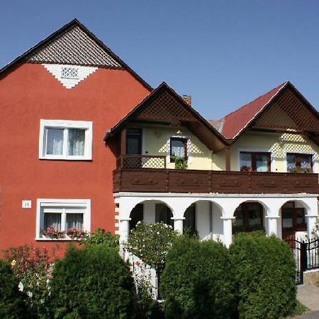 Papp Apartmanhaz Apartment Вонярквашеги Екстериор снимка