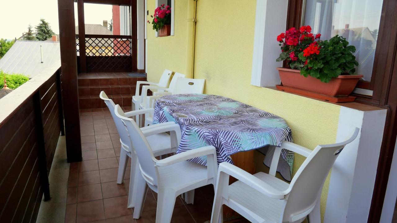 Papp Apartmanhaz Apartment Вонярквашеги Екстериор снимка