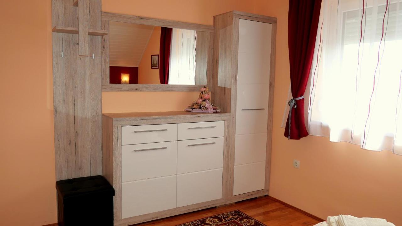 Papp Apartmanhaz Apartment Вонярквашеги Екстериор снимка