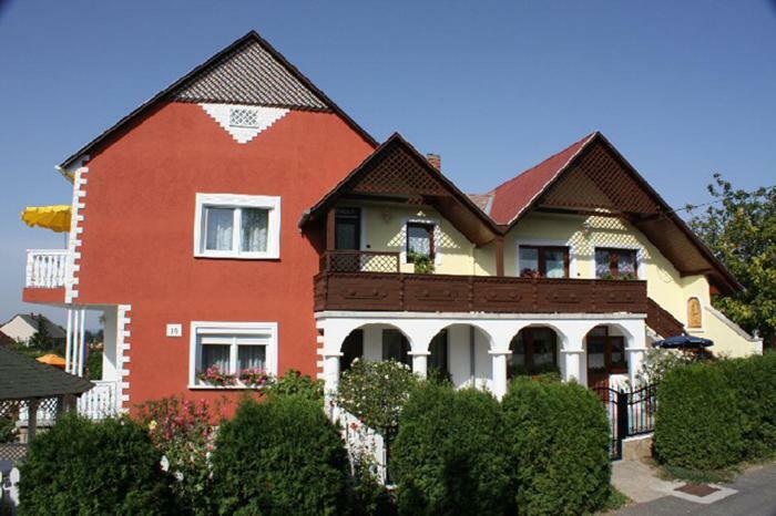 Papp Apartmanhaz Apartment Вонярквашеги Екстериор снимка